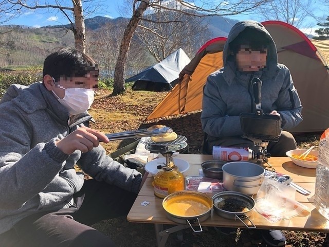 キャンプの朝食づくり