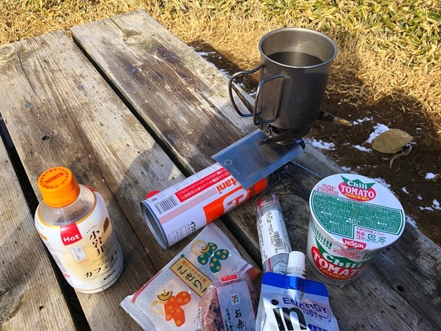 丹沢山山頂で食べる登山の昼飯