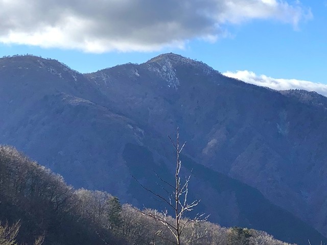 丹沢三峰縦走ルートから眺める丹沢最高峰の蛭ヶ岳