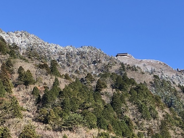 武平峠駐車場から御在所岳ロープウェイ景色