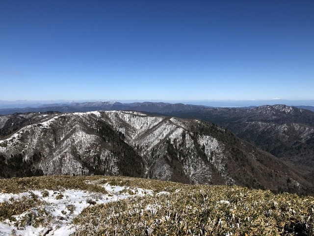 雨乞岳の山頂を目指し登山スタート