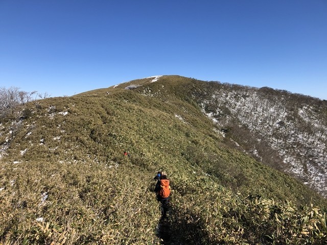 雨乞岳から東雨乞岳の稜線登山中の様子