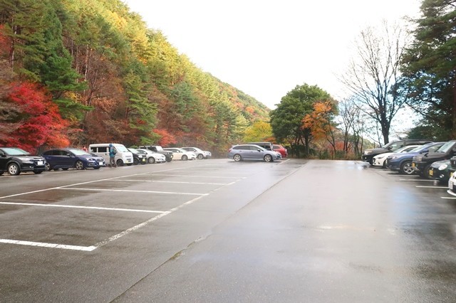 御在所岳中道登山口駐車場