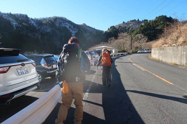 武平峠から雨乞岳登山開始