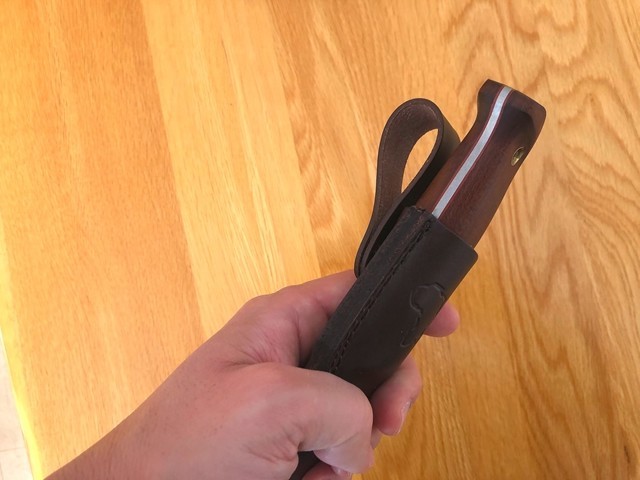 ナイフケースに入れたヘレナイフディディガルガル