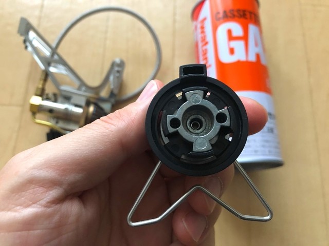 互換アダプターロック解除してガスバーナー使う