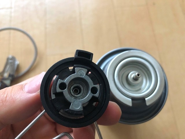 ＣＢ缶逆止弁のロック解除様子