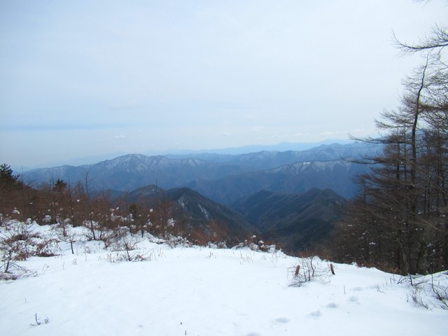 赤指登山中の三頭山方面の景色