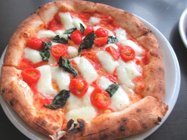 ロジックのランチピザ2,380円のマルゲブーファラ究極のマルゲリータ