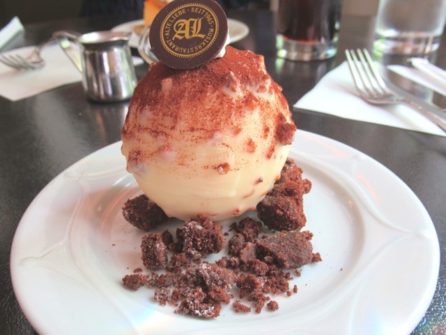 カフェドゥラプレス横浜ベイクドチーズケーキ