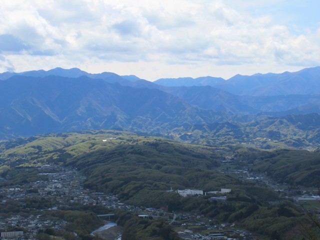 蓑山・美し山公園から羊山公園遠望