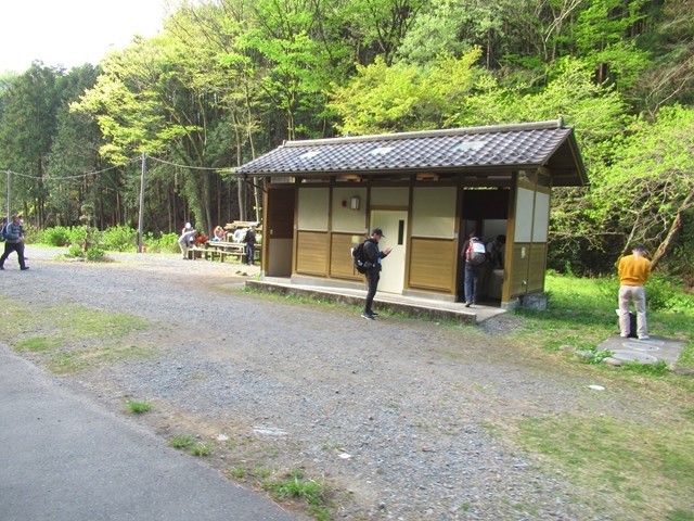 官ノ倉山の登山口の手前公衆トイレ