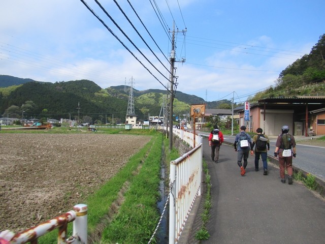 外秩父七峰縦走ハイキング大会堂平山までの混雑の様子