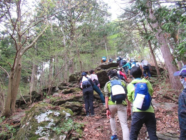 外秩父七峰縦走ハイキング大会に参加する山ガール