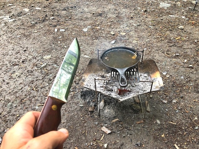 バトニングでも使ったヘレナイフディディガルガル