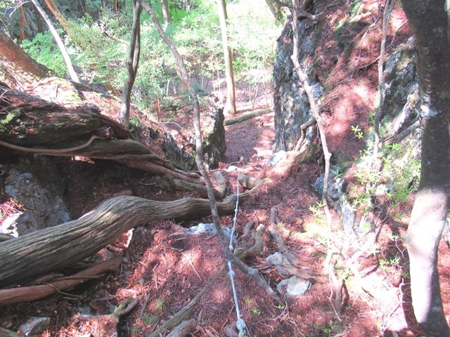 馬ノ鞍峰登山ルートの鎖場