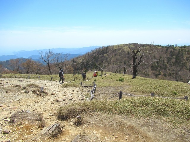 日出ヶ岳の山頂から尾鷲辻方面景色