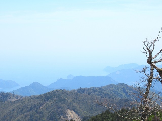 大台ヶ原登山道眼下に海の景色