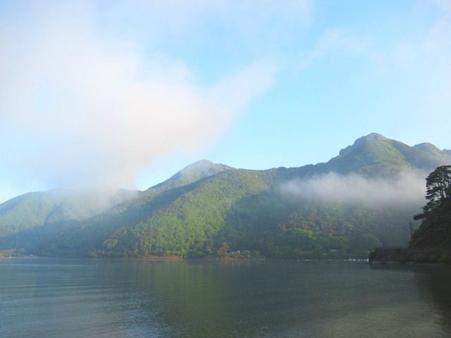 幻想的な西湖の朝