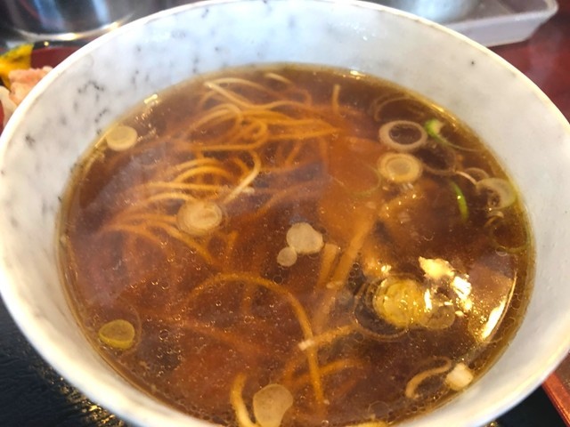 豚バラニンニク丼セットのラーメン