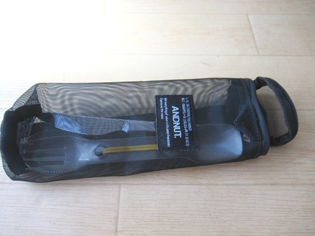 フォーク、スプーンをカトラリーケースに入れた状態