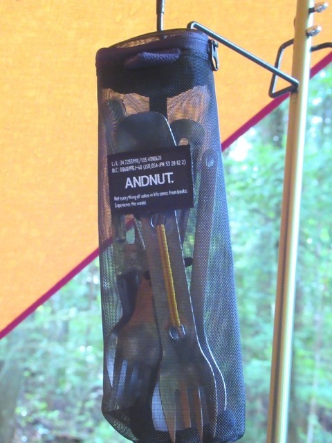 キャンプ登山にカトラリーケースがあると便利だと感じた様子