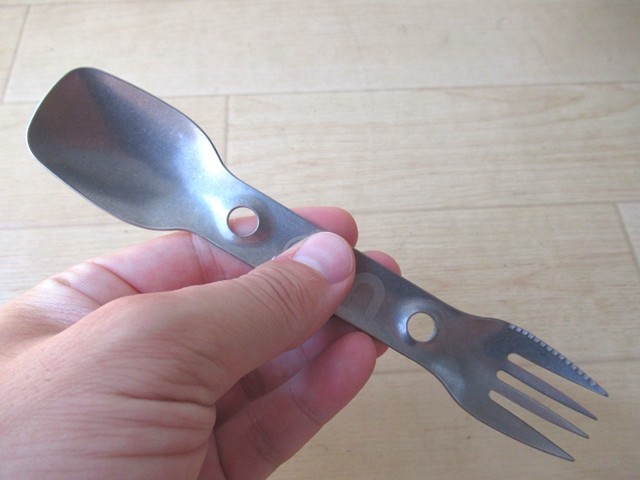 チタンフォークの刺さり具合