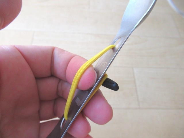 ユーコ(UCO)チタンスポークゴムに括り付けて固定できるのがメリット