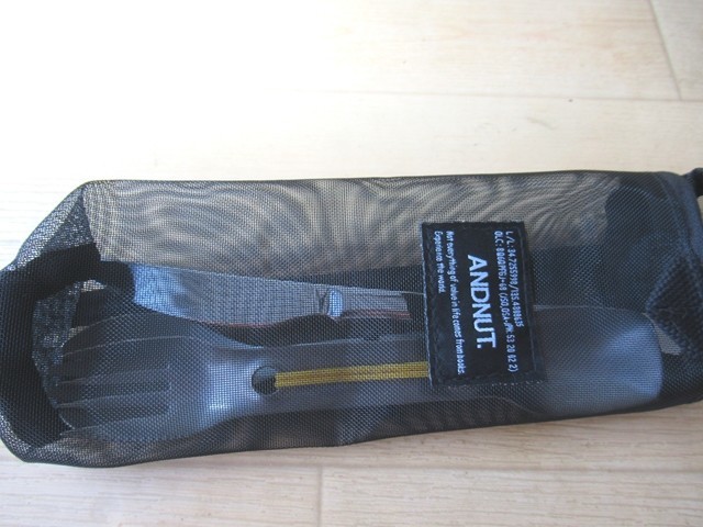 カトラリーケースにユーコ(UCO)チタンスポークを入れた状態