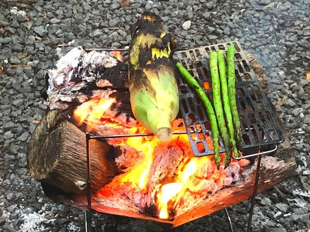 キャンプＢＢＱ肉とアスパラガス