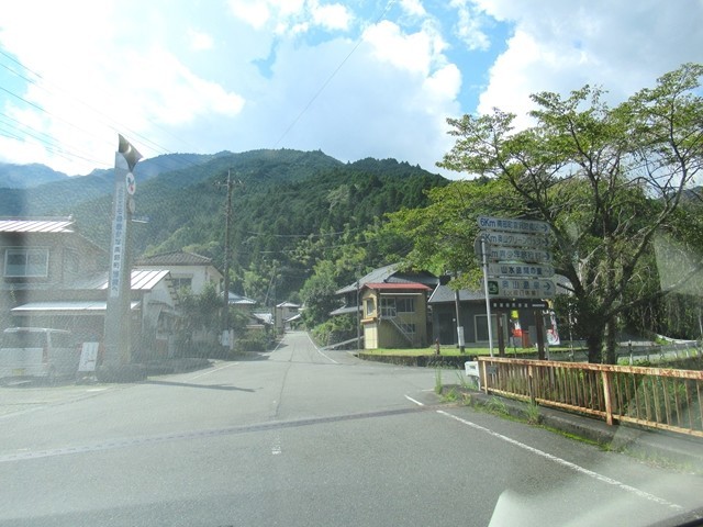 奥山温泉キャンプ場へのアクセス分岐地点