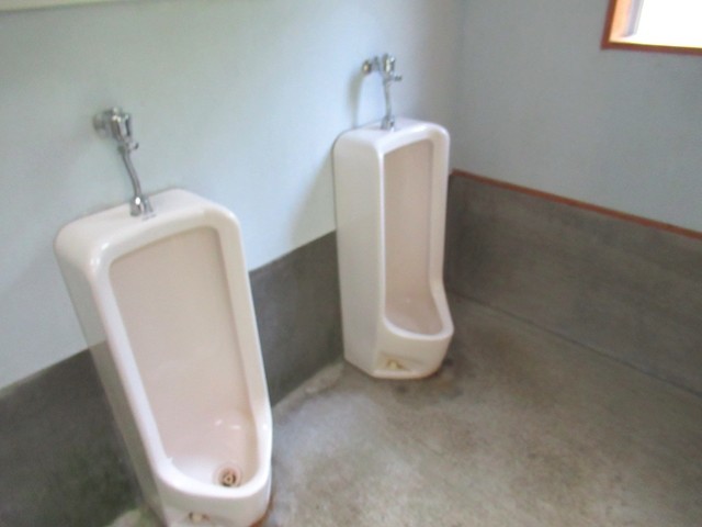奥山温泉キャンプ場のトイレ中の様子