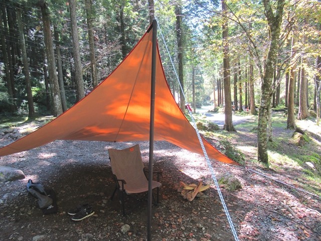 チェックアウト時間ギリギリまで奥山温泉キャンプ場を堪能している様子