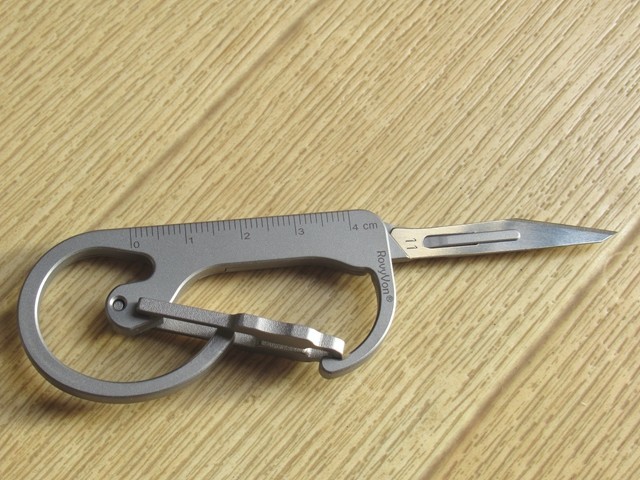 RovyVonU4はチタン製で非常に軽く高級感のある光沢が特徴