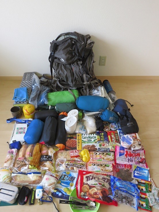 登山中の地震対策に食料・水・ラジオを持参