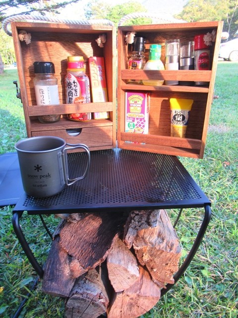 ロゴス薪ラックキャンプ用レビュー！おしゃれでテーブルになるモデルの