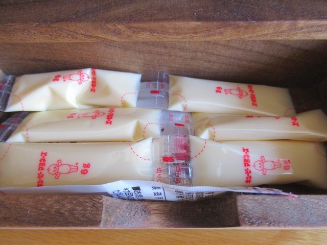 キューピーマヨネーズ小袋をおしゃれな木製スパイスボックスに入れた状態