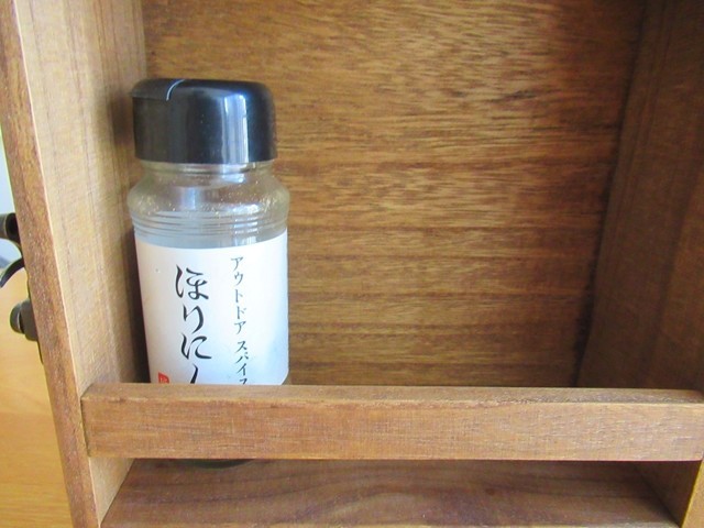 アウトドアスパイスほりにしをスパイスボックスに入れた様子