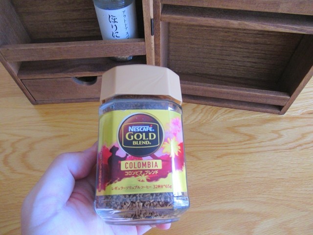 インスタントコーヒーをおすすめなスパイスボックスに入れて状態