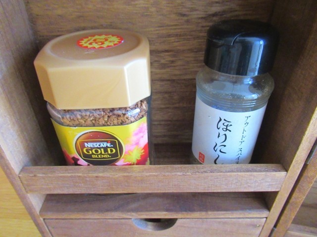インスタントコーヒーをおすすめなスパイスボックスに入れた時のサイズ感