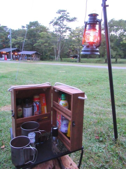 おしゃれで実用性があるキャンプ用木製スパイスボックス