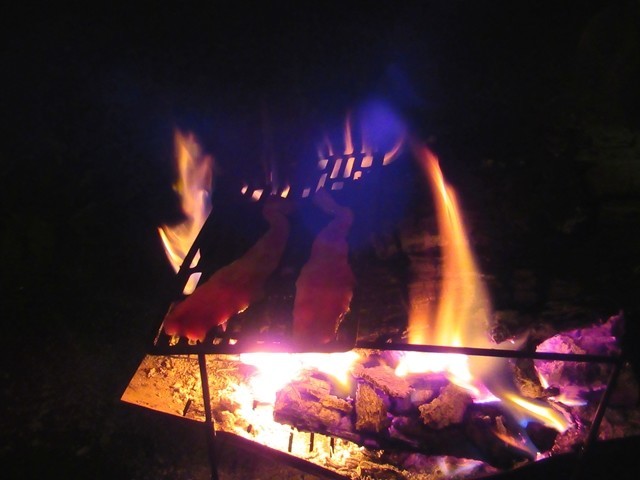 黒色の焚き火シート