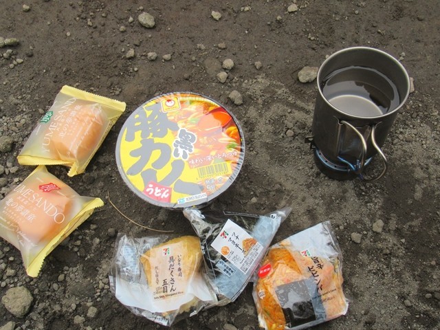 金時山の山頂で食べたランチ