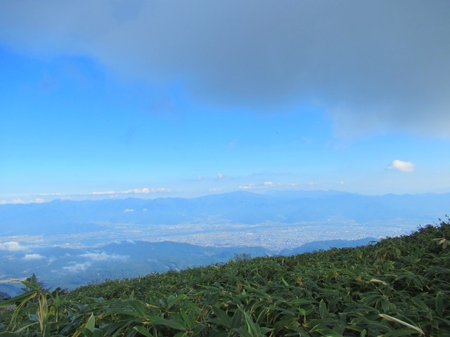 飯縄山の山頂からの長野市街の景色