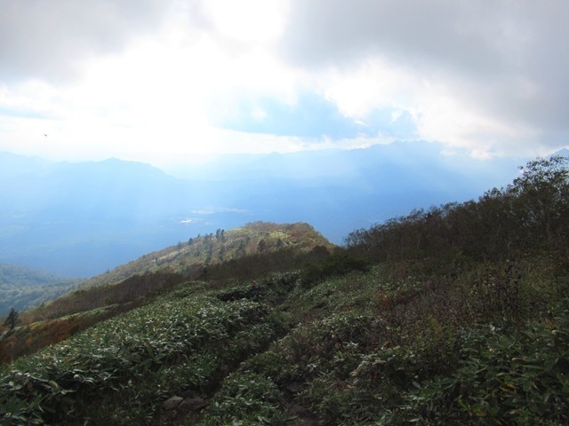 飯縄の下山ルート上に展望が開けた所