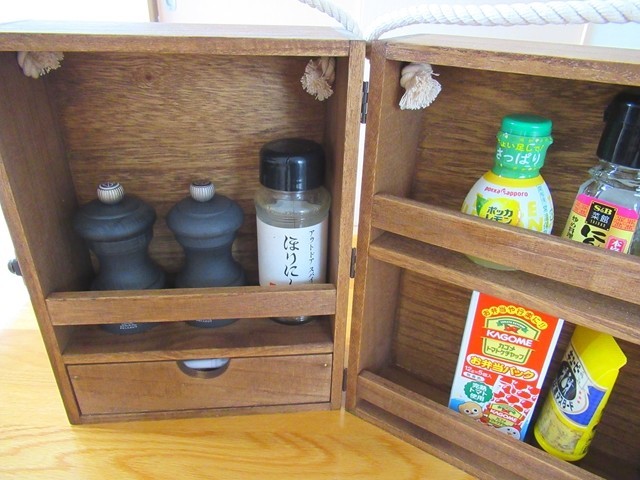 スパイスボックスがあれば調味料やスパイスを片づける手間が省ける