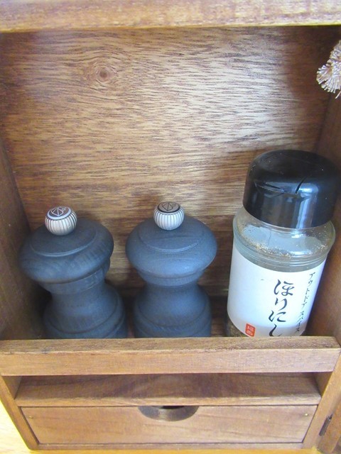 プジョーのペッパーミル、ソルトミルスパイスボックスにもピッタリと入る