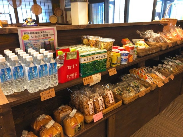 信州みそや、名物のそばを使ったお土産と料金