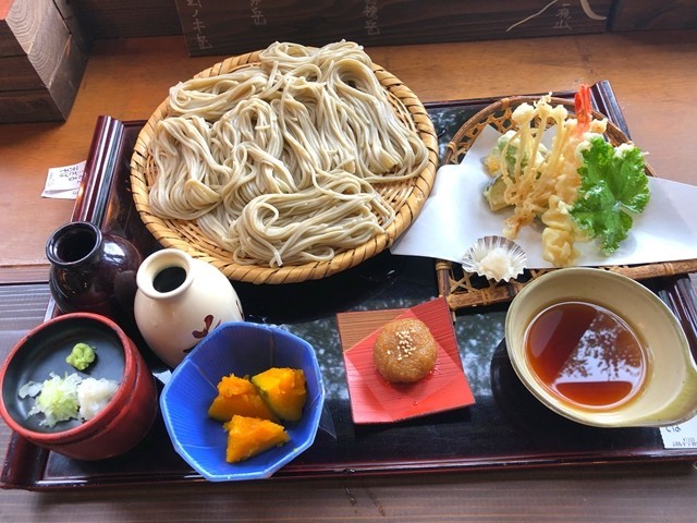戸隠名物天ぷらそばのセット