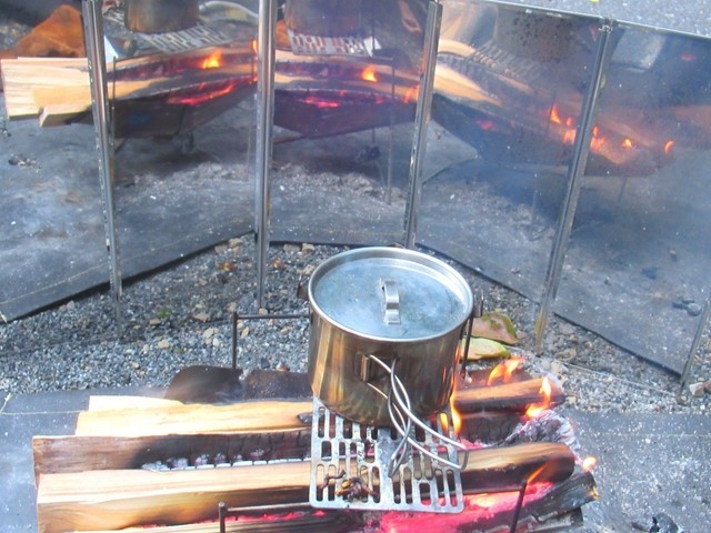 キャプテンスタッグ2wayウィンドスクリーンとZENの黒色焚き火シートの相性